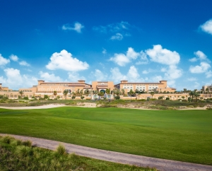 Saadiyat Beach Golf Club je přímo za hotelem Rixos